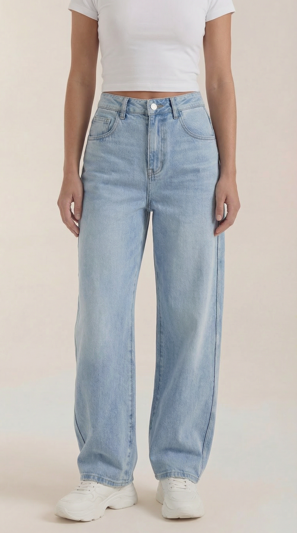 Women’s wide-leg jeans, light blue denim with button closure and straight wide legs.