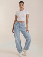 Women’s wide-leg jeans in light blue denim, button front, belt loops, wide straight fit.