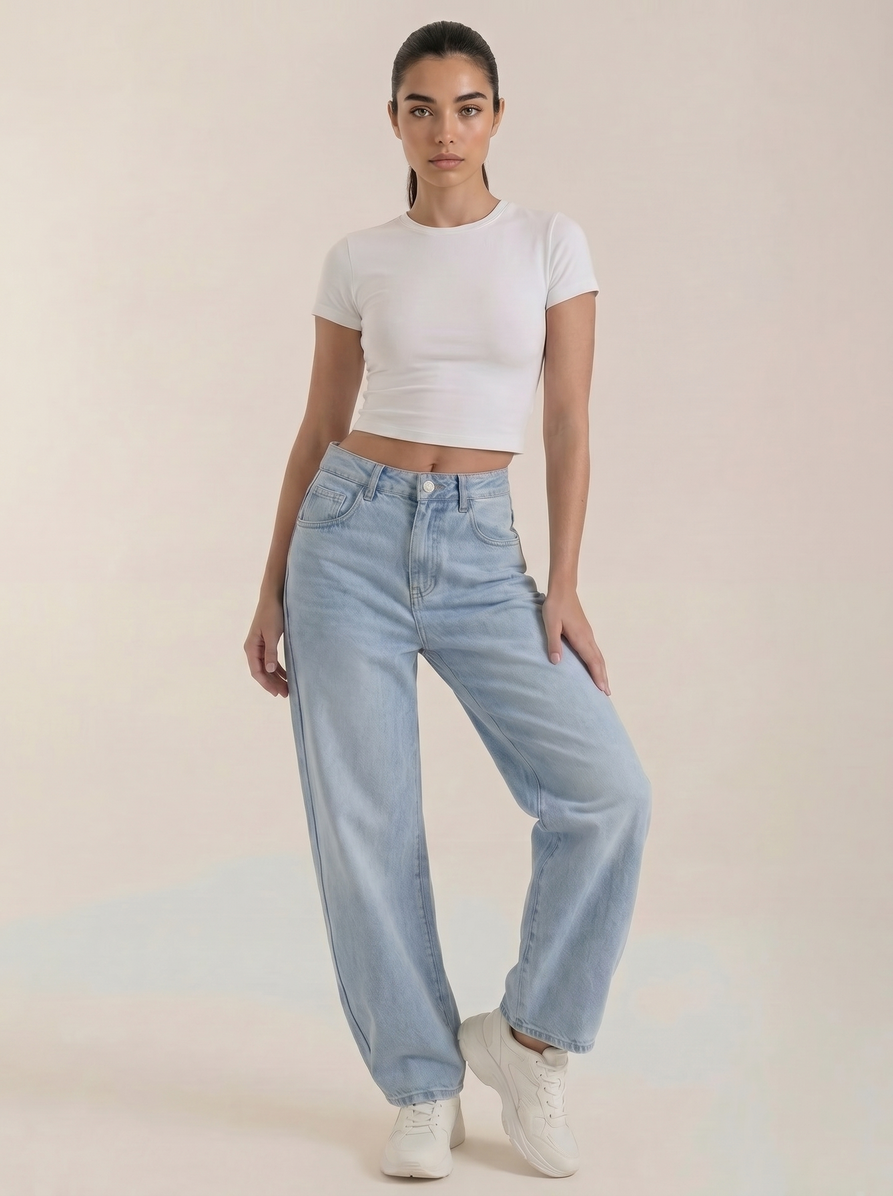 Women’s wide-leg jeans in light blue denim, button front, belt loops, wide straight fit.